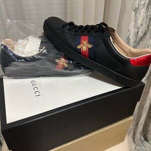 Men’s - Gucci Sneaker - New